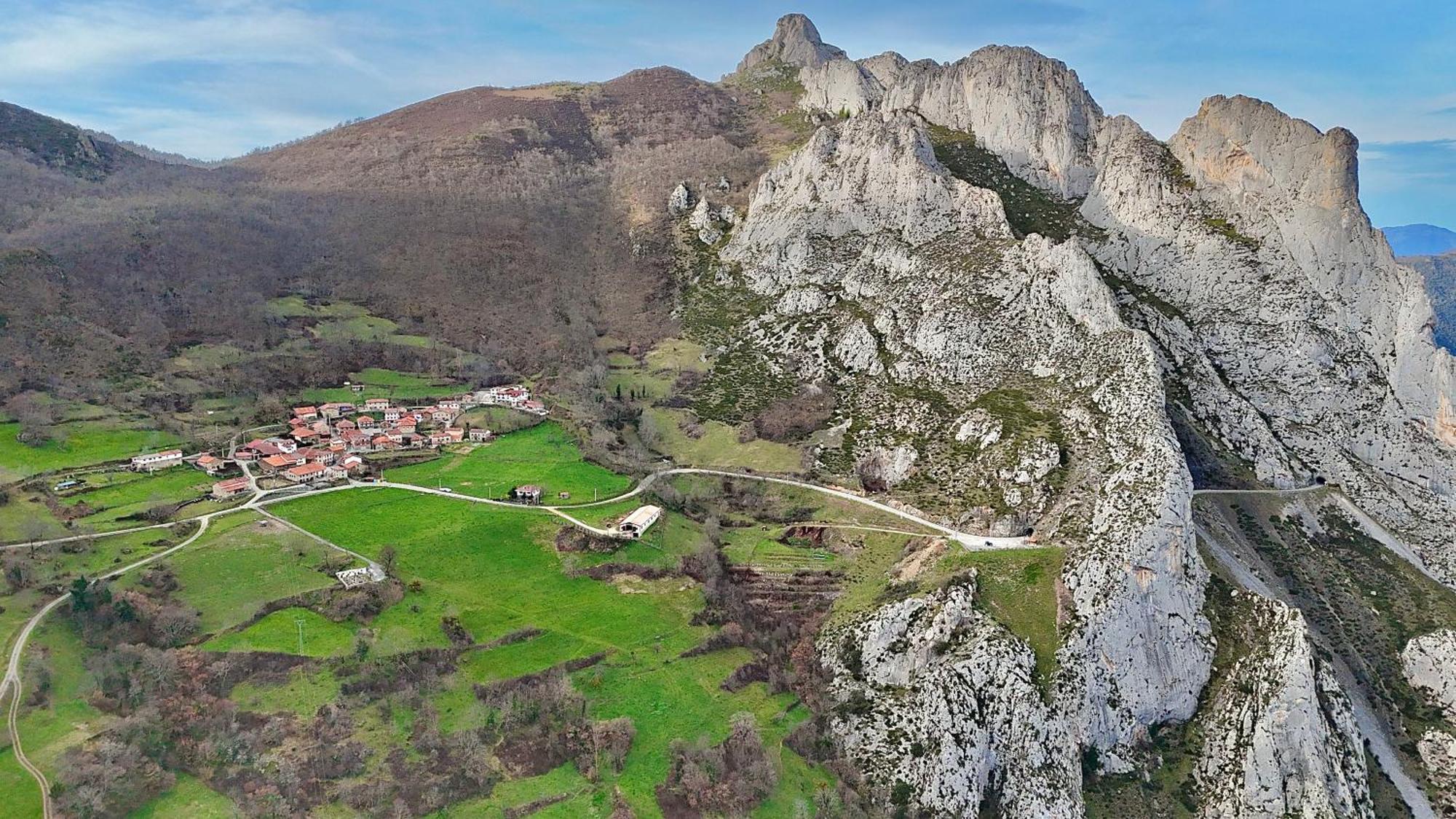 Hotel Rural El Sestil Dobres Eksteriør bilde